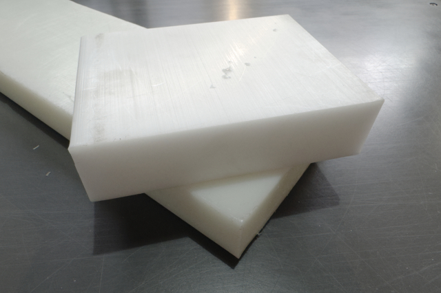 Foto Esempio di lastre in Polietilene PEHD lavorate in Abiplast S.r.l.